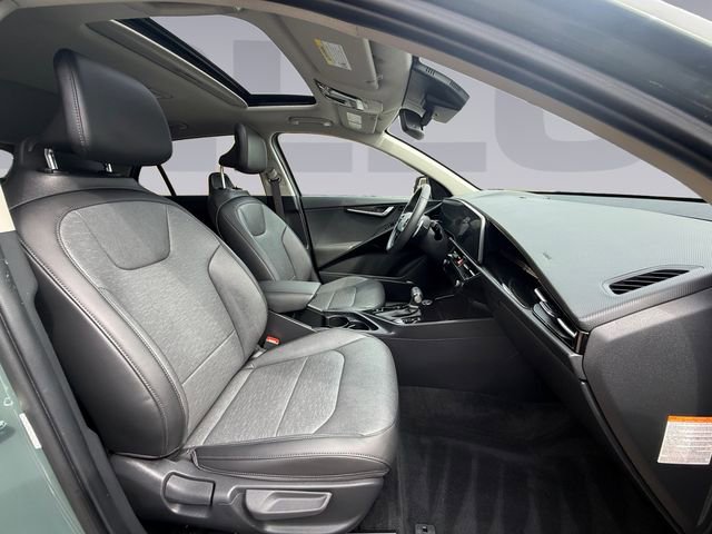 Used 2024 Kia Niro SX image 17