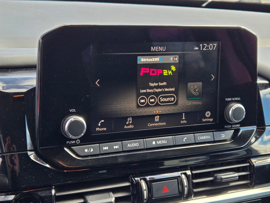 Used 2025 Nissan Pathfinder SV image 27