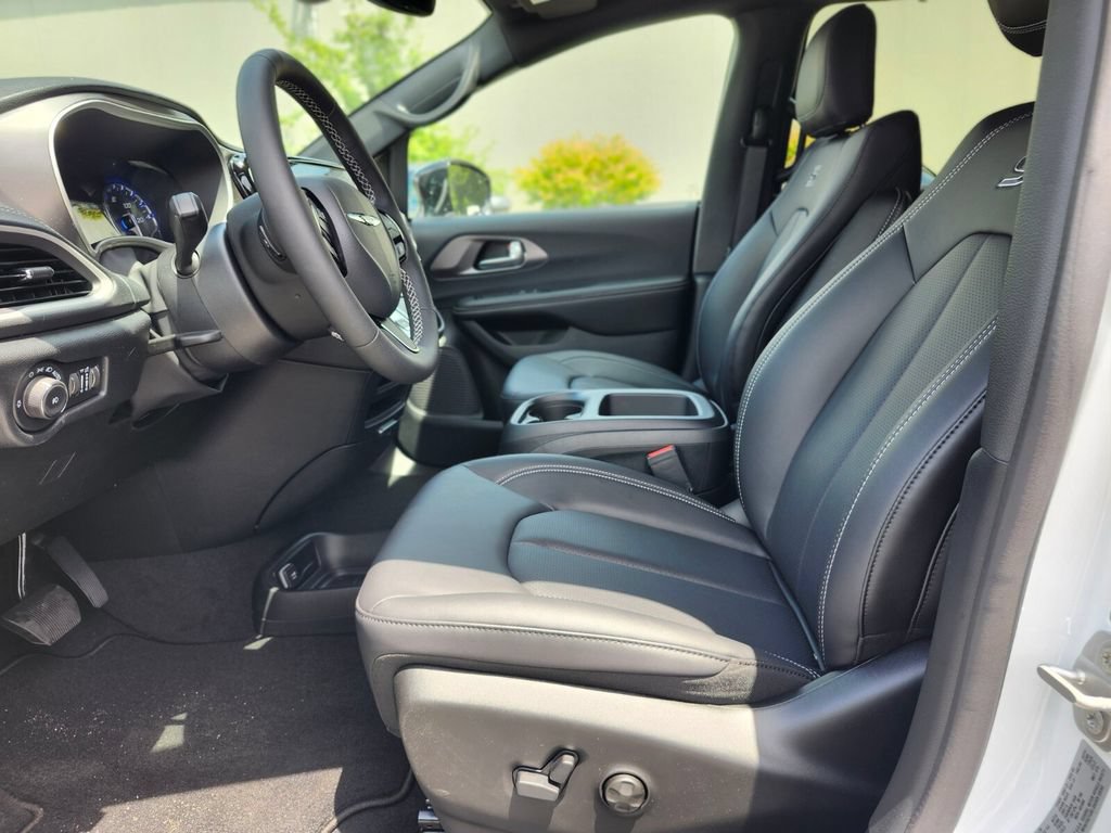 New 2026 Chrysler Pacifica Select w/ S Appearance Package AWD/4WD image 19