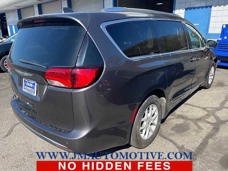 Used 2020 Chrysler Pacifica Touring-L FWD image 3