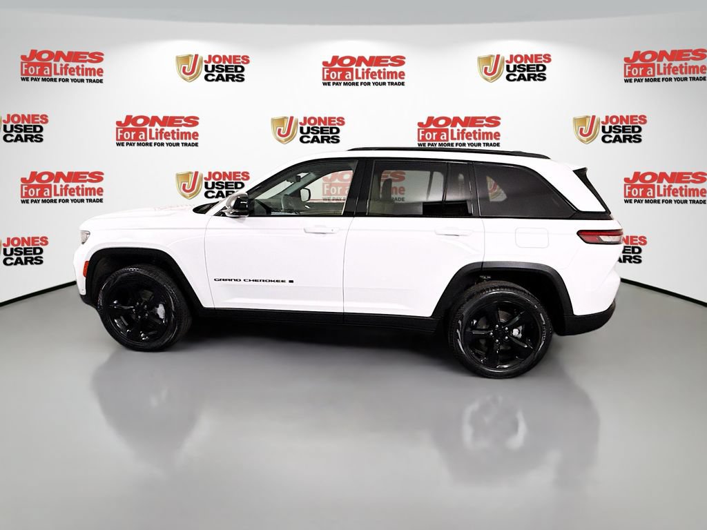 Used 2023 Jeep Grand Cherokee Limited w/ Luxury Tech Group II AWD/4WD image 15