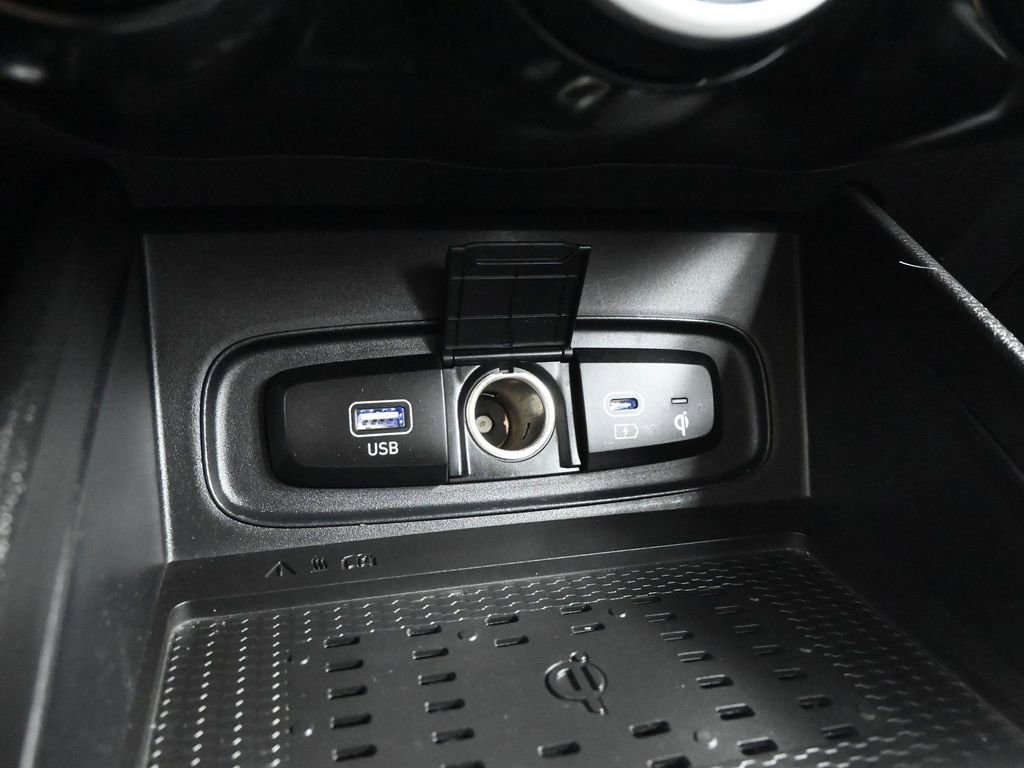 Used 2023 Hyundai Venue Limited w/ Cargo Package image 16