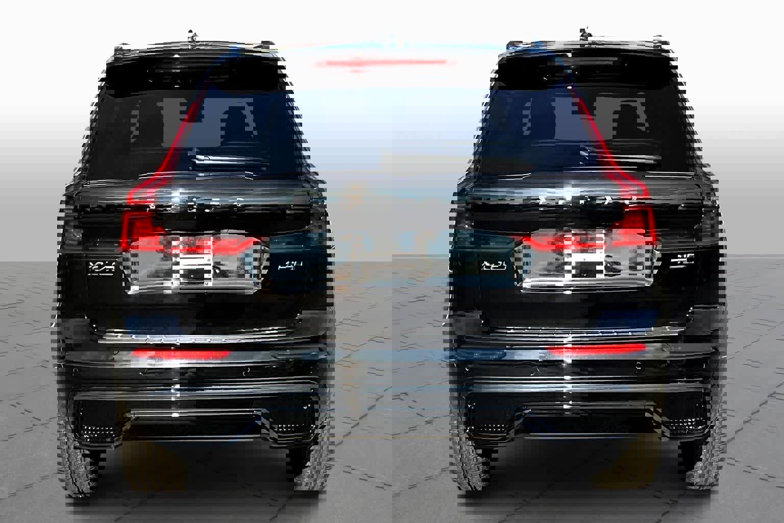 New 2026 Volvo XC60 B5 Plus w/ Protection Package Premier AWD/4WD image 4