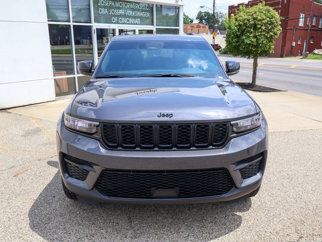 Used 2024 Jeep Grand Cherokee Altitude AWD/4WD image 8