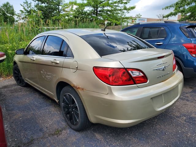 Used 2010 Chrysler Sebring Limited FWD image 4