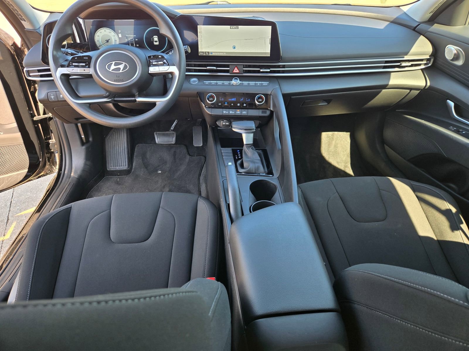 Used 2024 Hyundai Elantra SEL FWD image 8