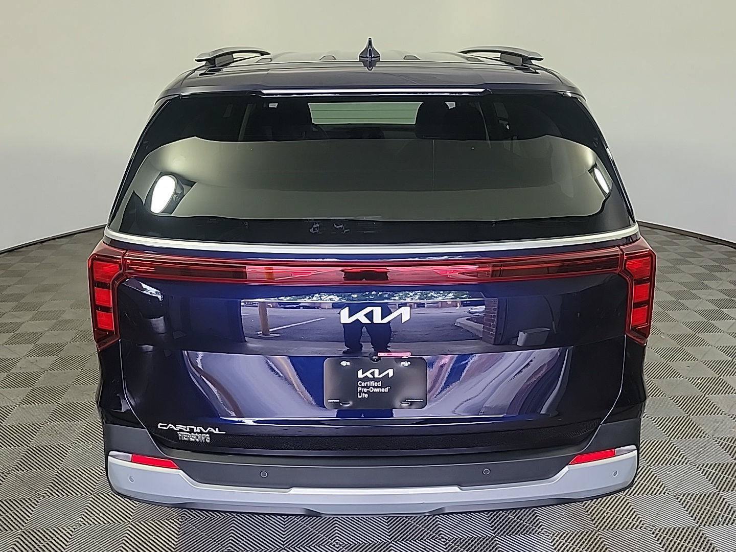 Certified 2026 Kia Carnival EX FWD image 5