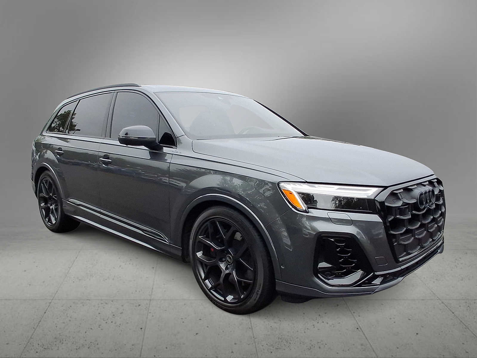 Used 2025 Audi SQ7 Premium Plus AWD/4WD image 2