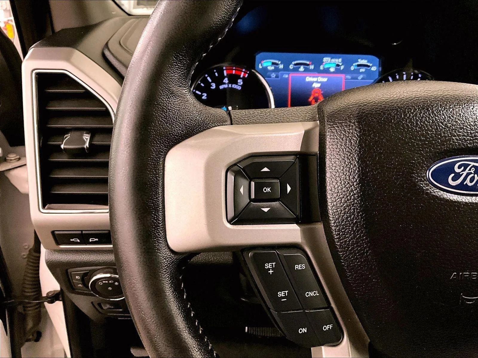 Used 2019 Ford F250 Lariat w/ Lariat Ultimate Package AWD/4WD image 17