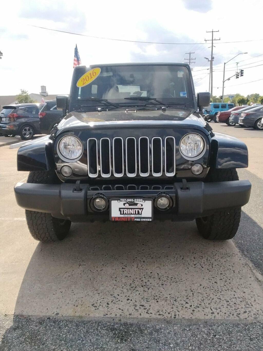 Used 2016 Jeep Wrangler Unlimited Sahara w/ Connectivity Group AWD/4WD image 6