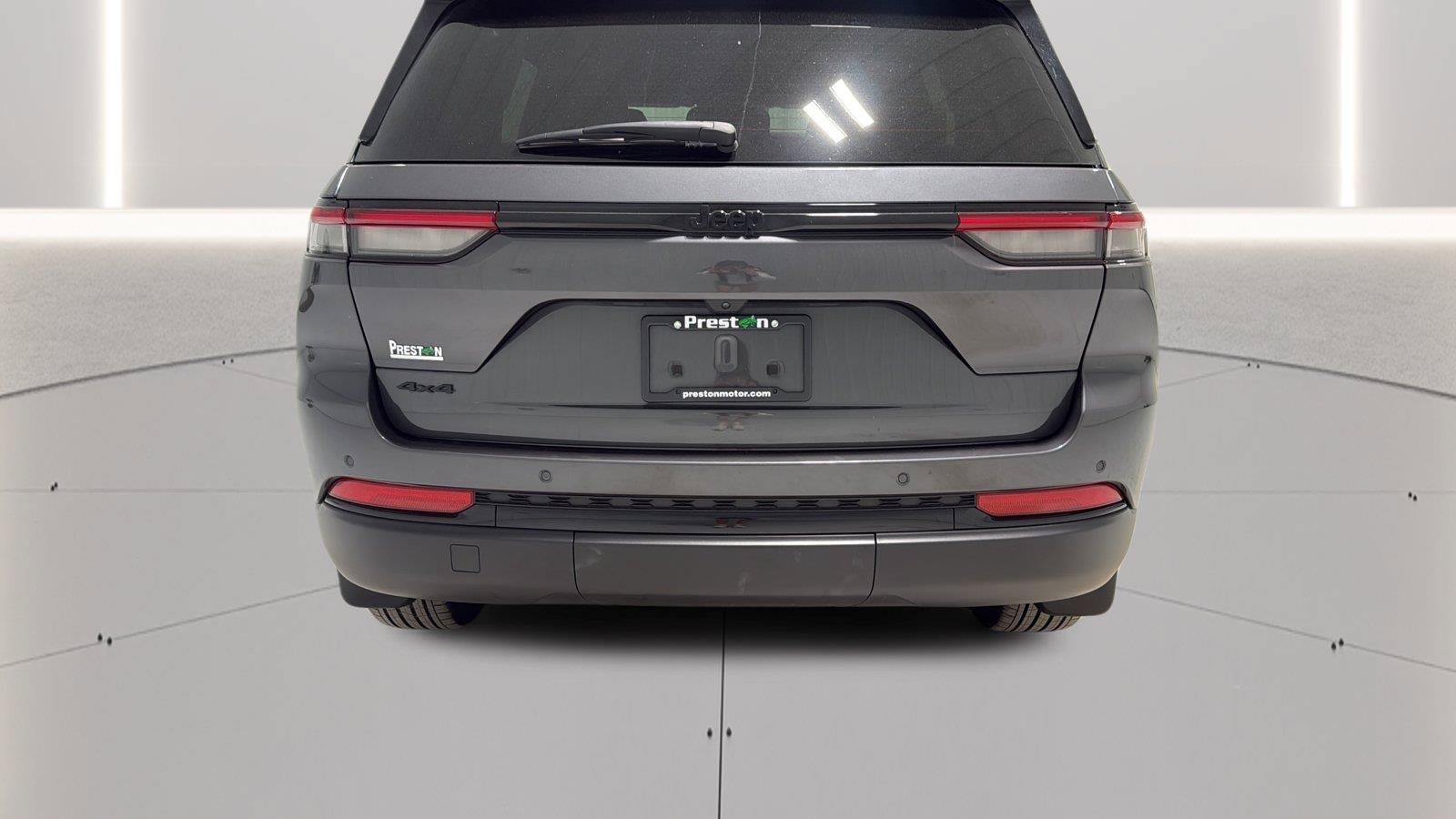 Used 2025 Jeep Grand Cherokee Altitude w/ Trailer Tow Package AWD/4WD image 31