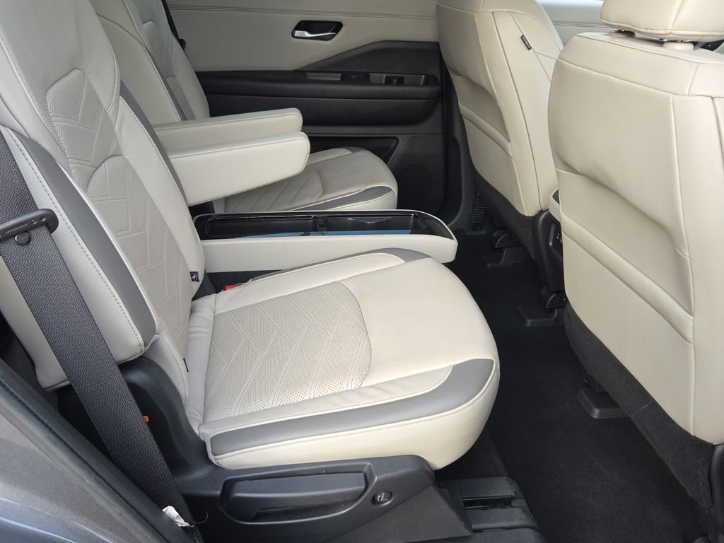Used 2022 Nissan Pathfinder Platinum w/ Cargo Package FWD image 19