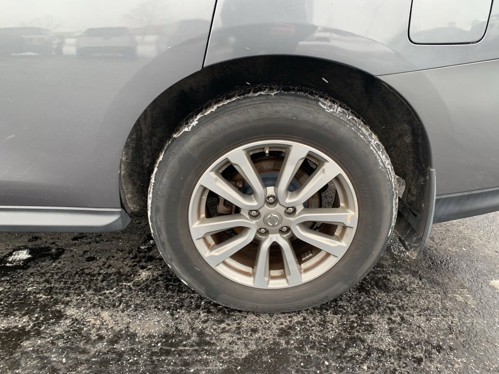 Used 2016 Nissan Pathfinder SV image 11