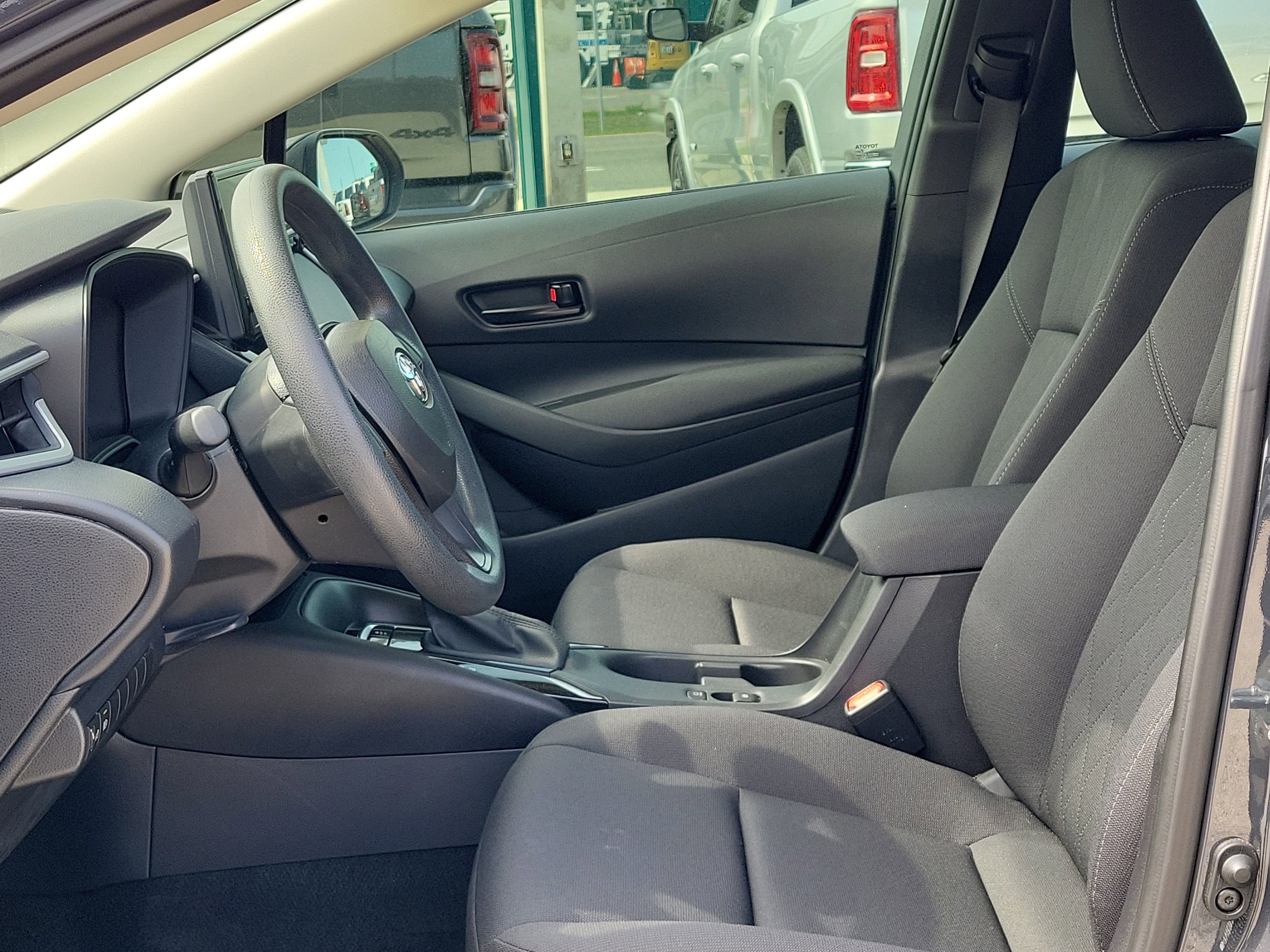 Used 2025 Toyota Corolla LE image 22