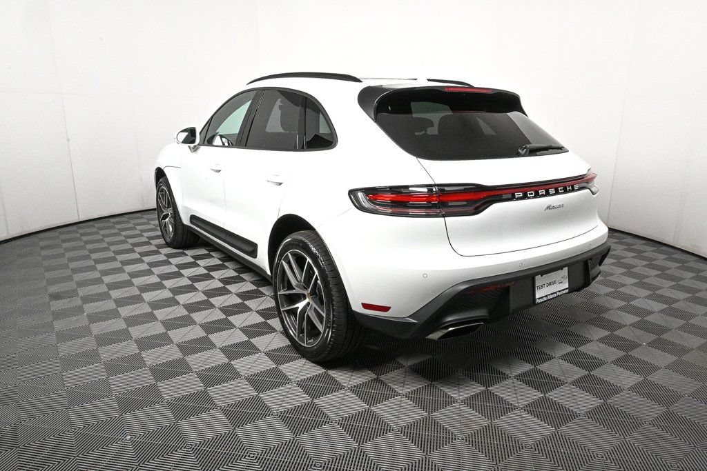 Certified 2026 Porsche Macan AWD/4WD image 3