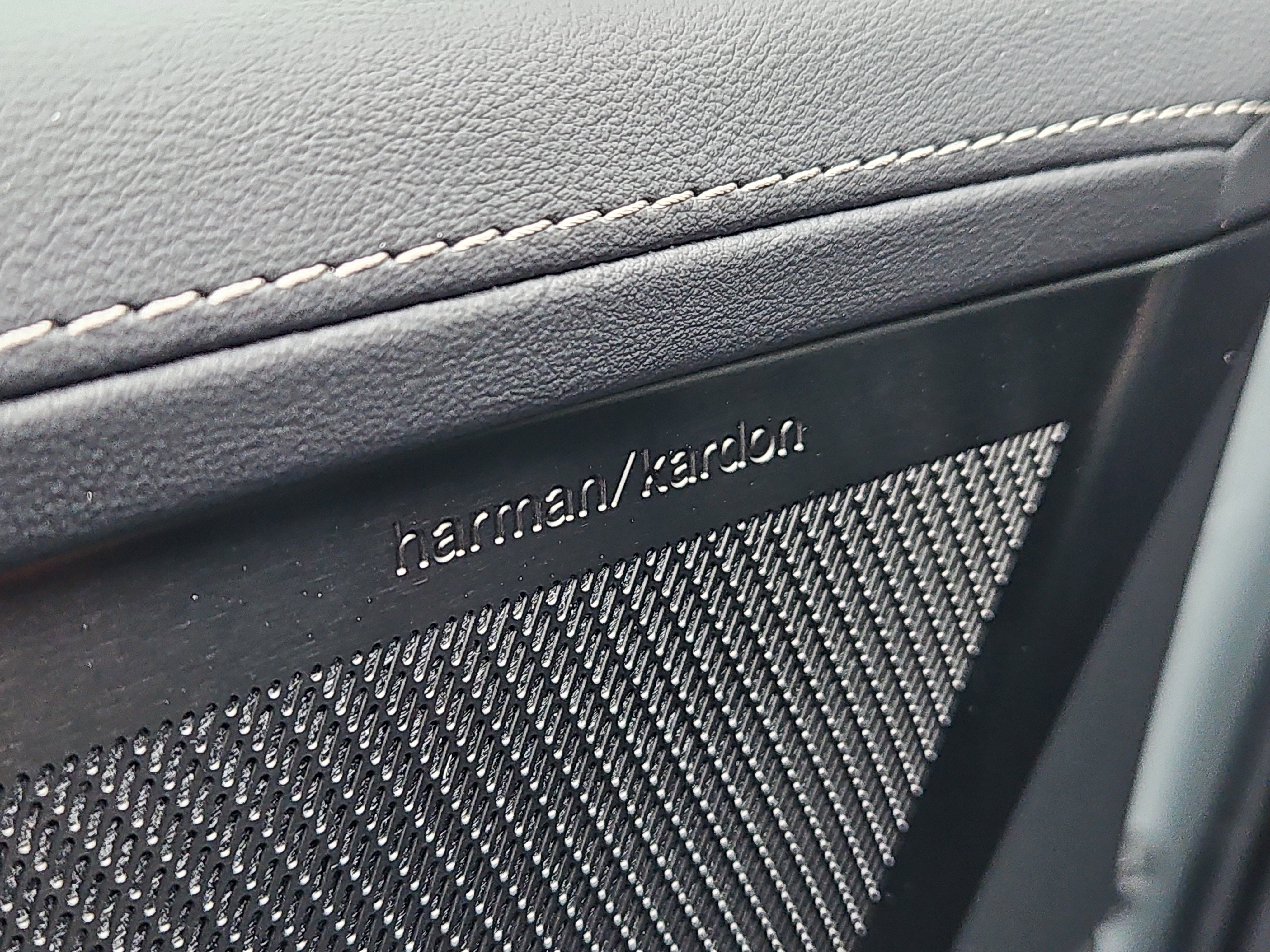 New 2026 Volvo XC90 B6 Plus w/ Protection Package Premier image 9