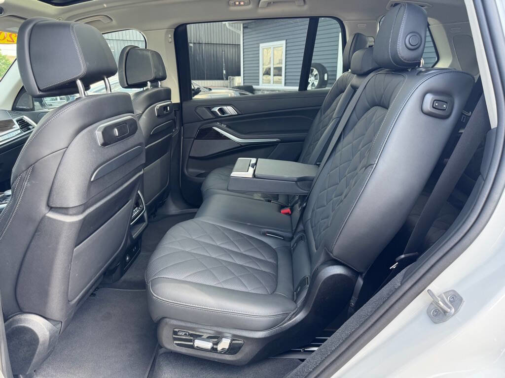 Used 2024 BMW X7 xDrive40i image 32