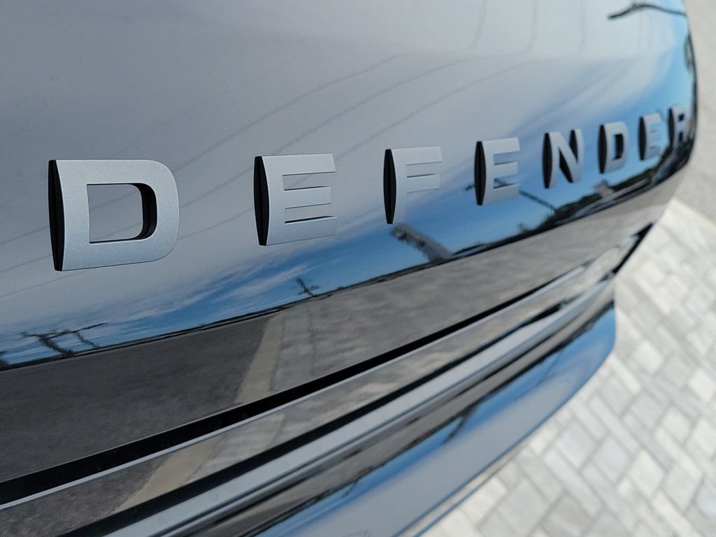 New 2026 Land Rover Defender 110 X-Dynamic SE AWD/4WD image 9