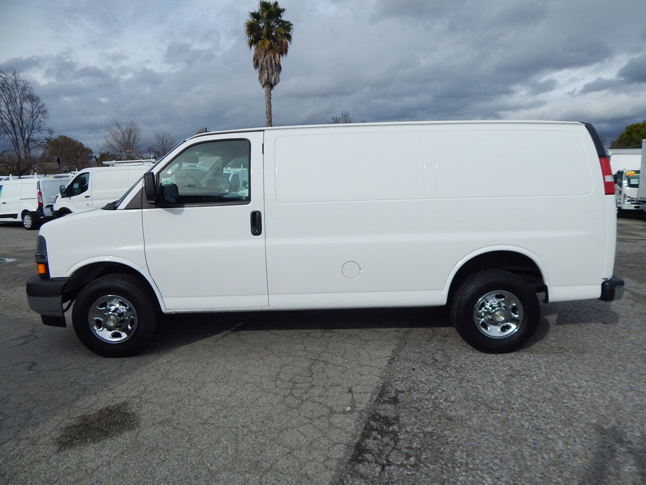 Used 2024 Chevrolet Express 2500 w/ Driver Convenience Package image 5
