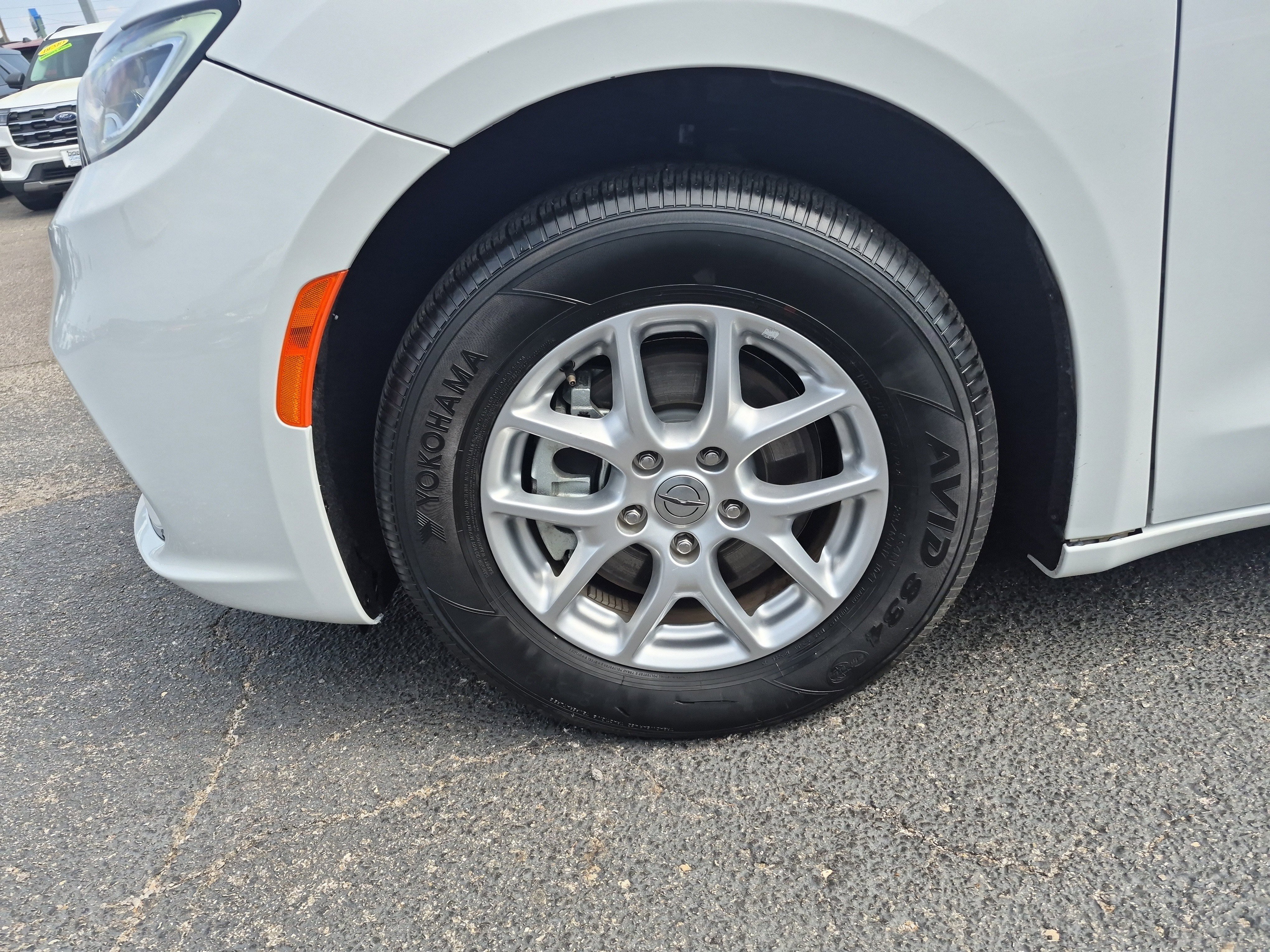 Used 2026 Chrysler Pacifica Select image 7