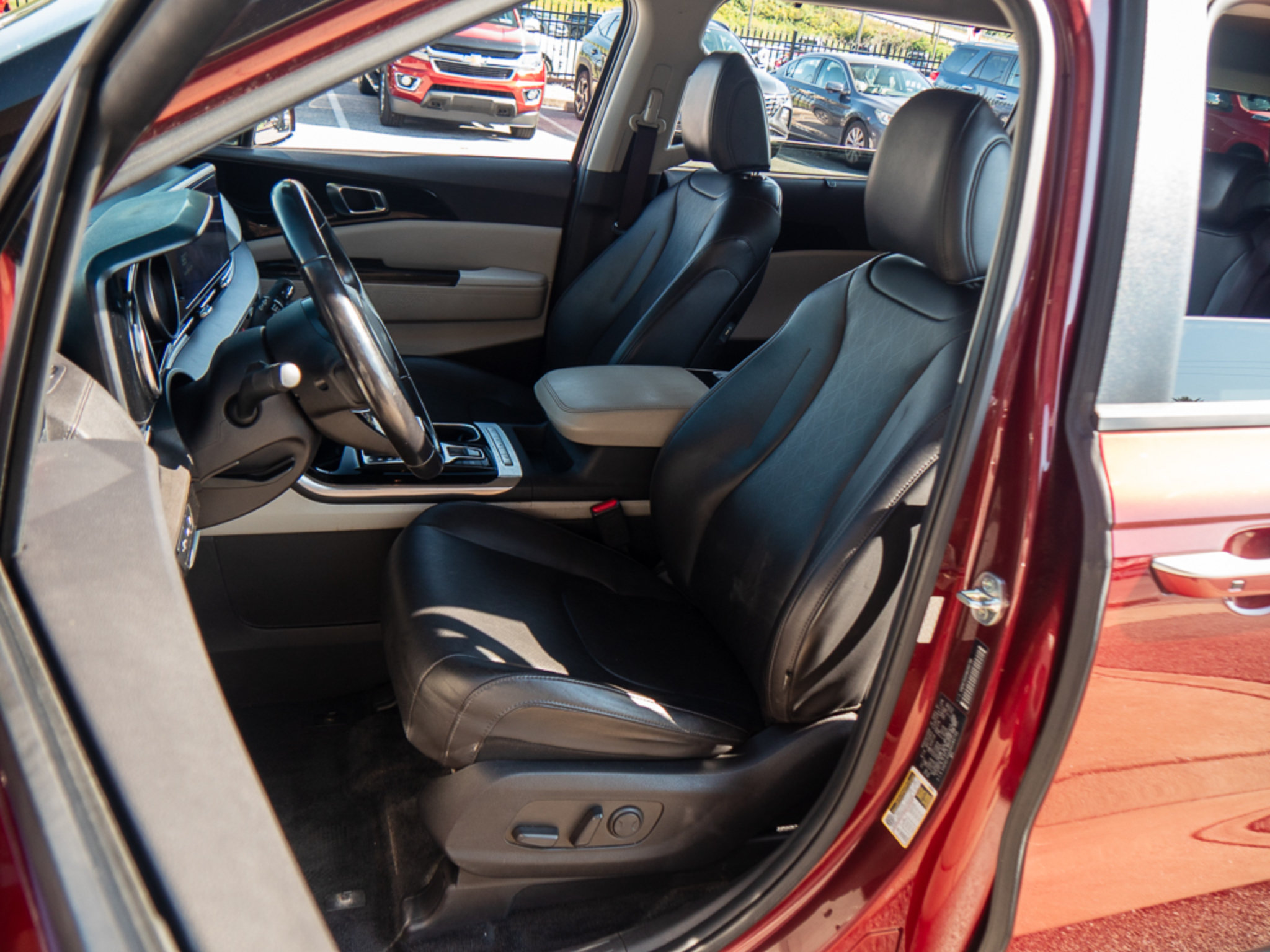 Used 2022 Kia Carnival EX FWD image 11