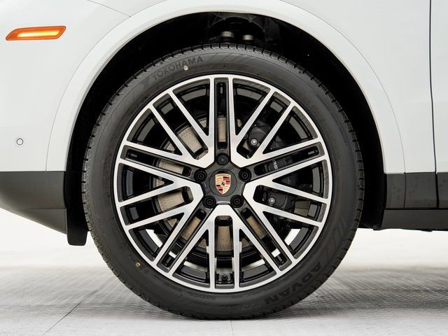 Certified 2025 Porsche Cayenne image 27