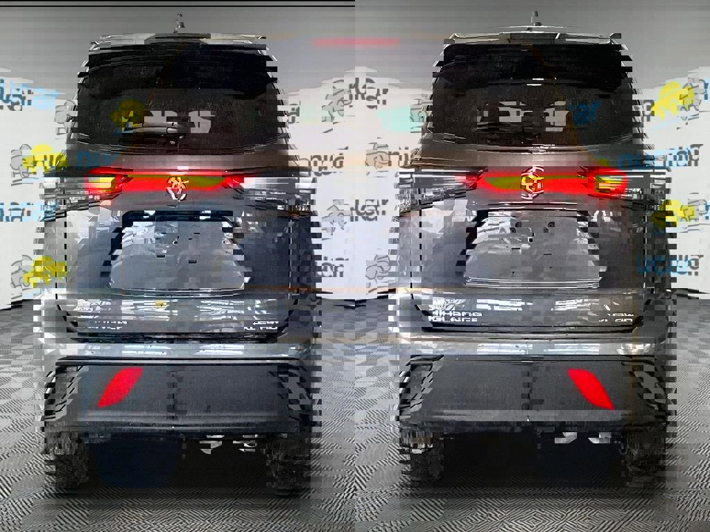 Used 2021 Toyota Highlander XLE image 5