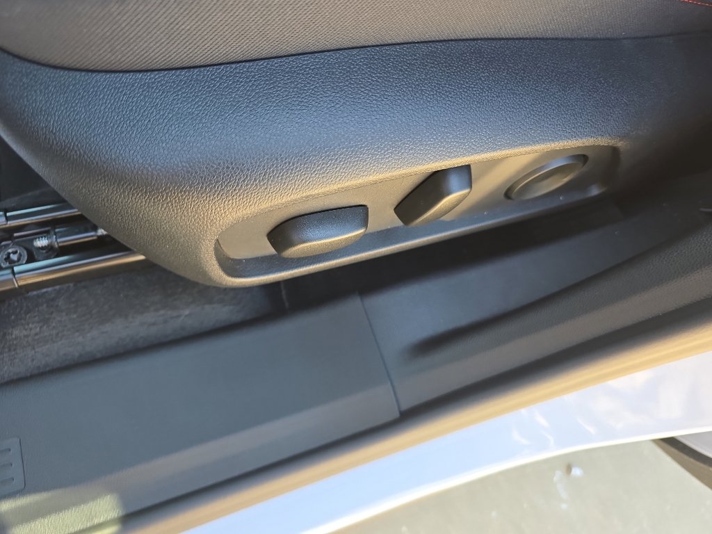Used 2026 Chevrolet Equinox RS w/ LPO, Floor Liner Package FWD image 19