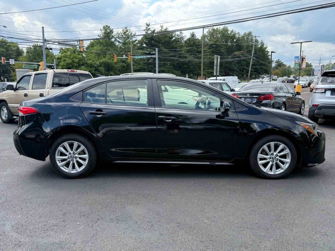 Used 2023 Toyota Corolla LE w/ LE Premium Package FWD image 7