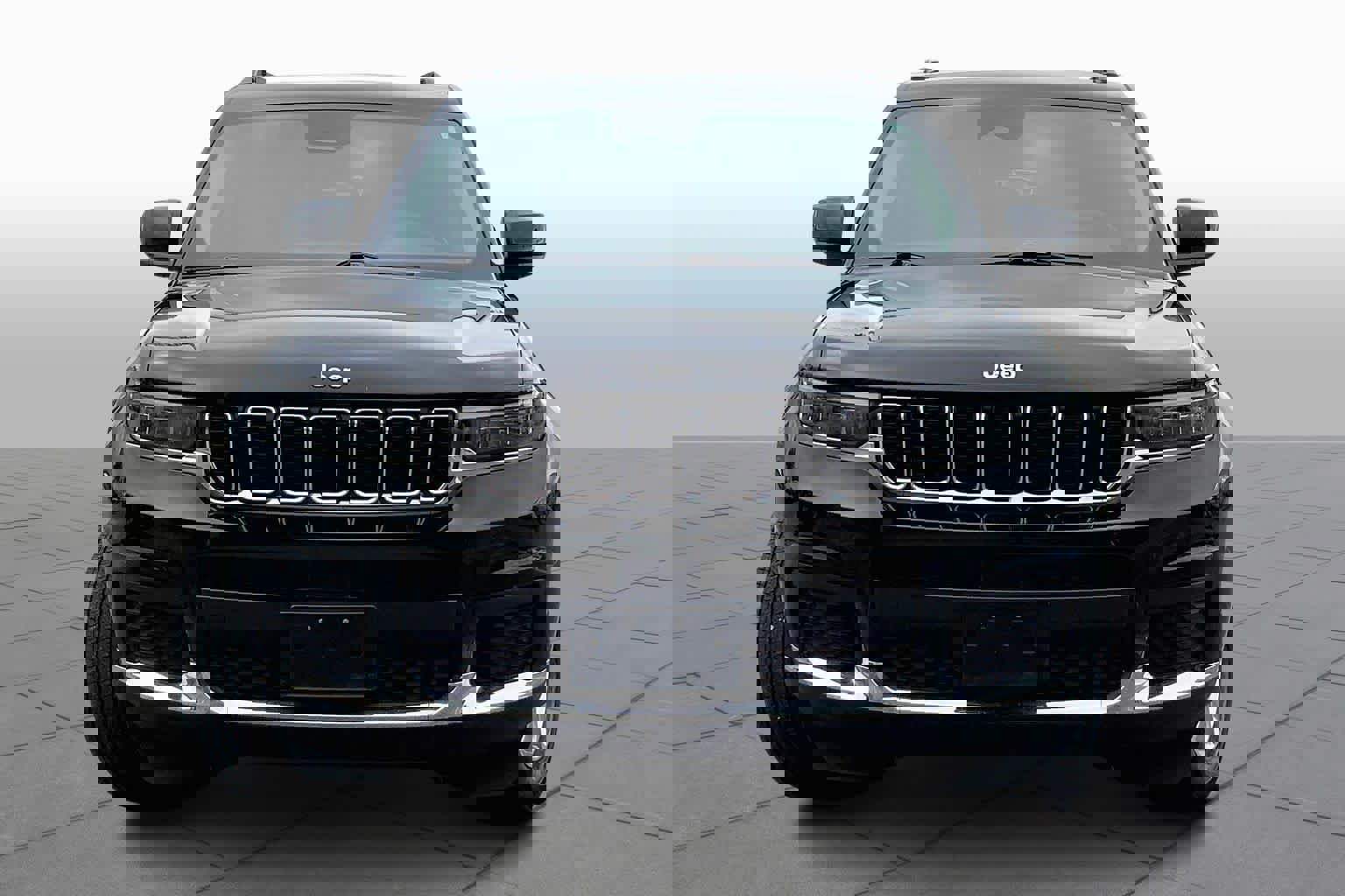 Used 2023 Jeep Grand Cherokee L Laredo image 3