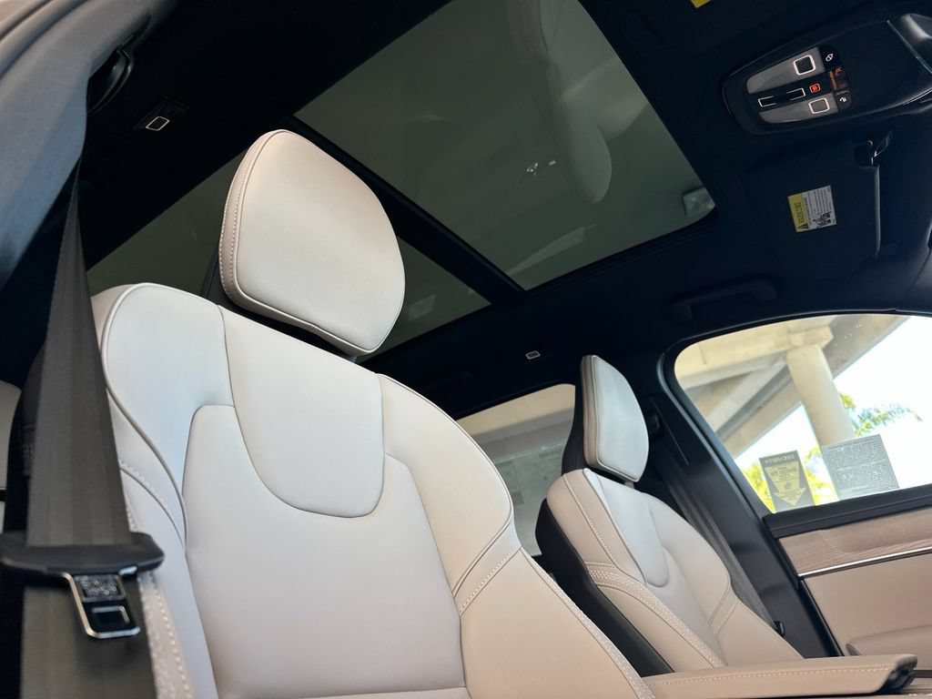 New 2026 Volvo XC90 T8 Plus w/ Protection Package Premier AWD/4WD image 17