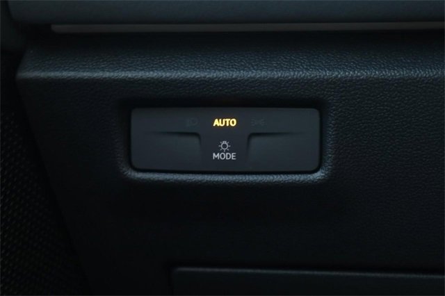 New 2025 Volkswagen Tiguan SE image 19