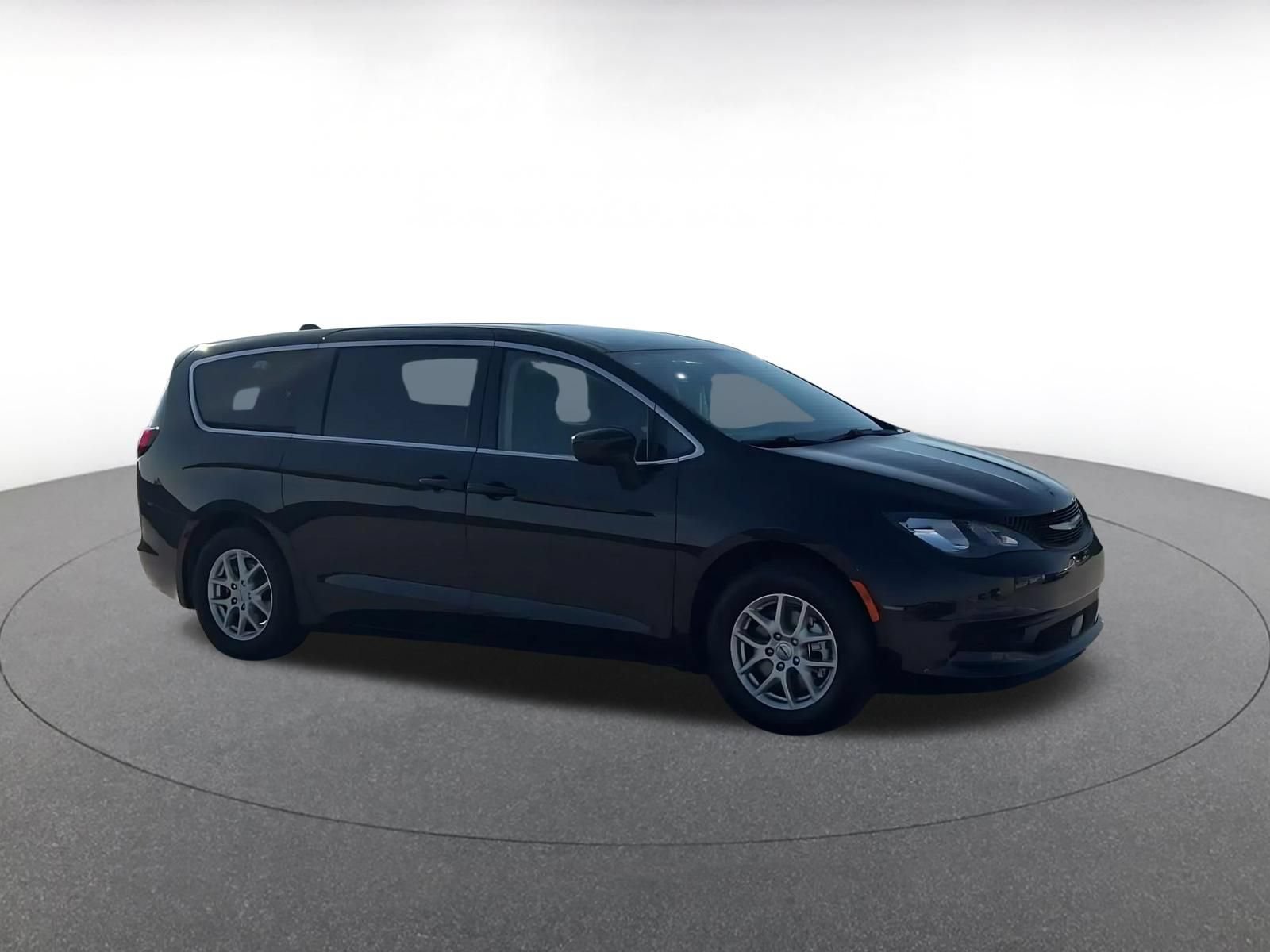 Used 2024 Chrysler Voyager LX FWD image 2