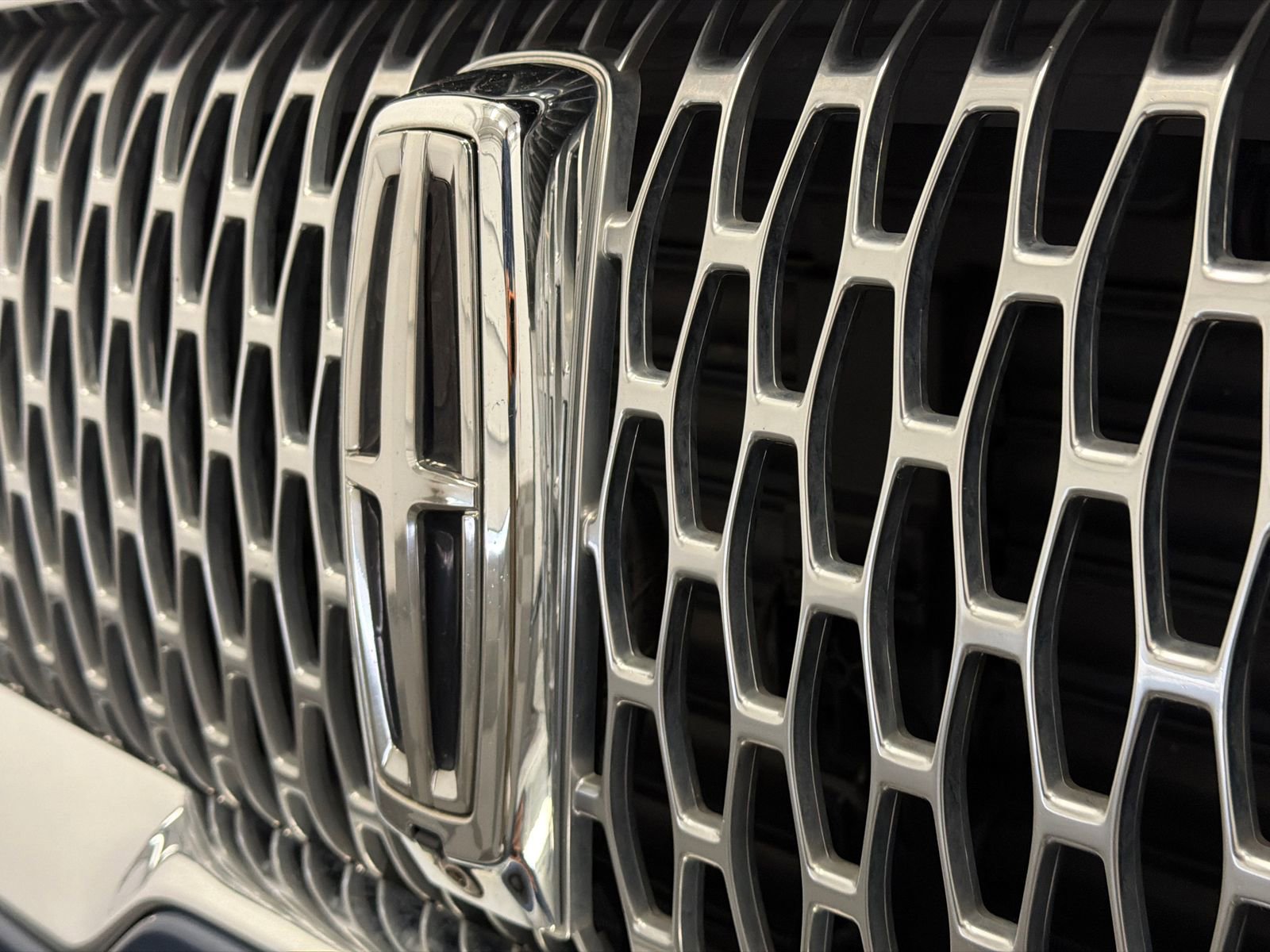 Used 2020 Lincoln Aviator Reserve AWD/4WD image 15