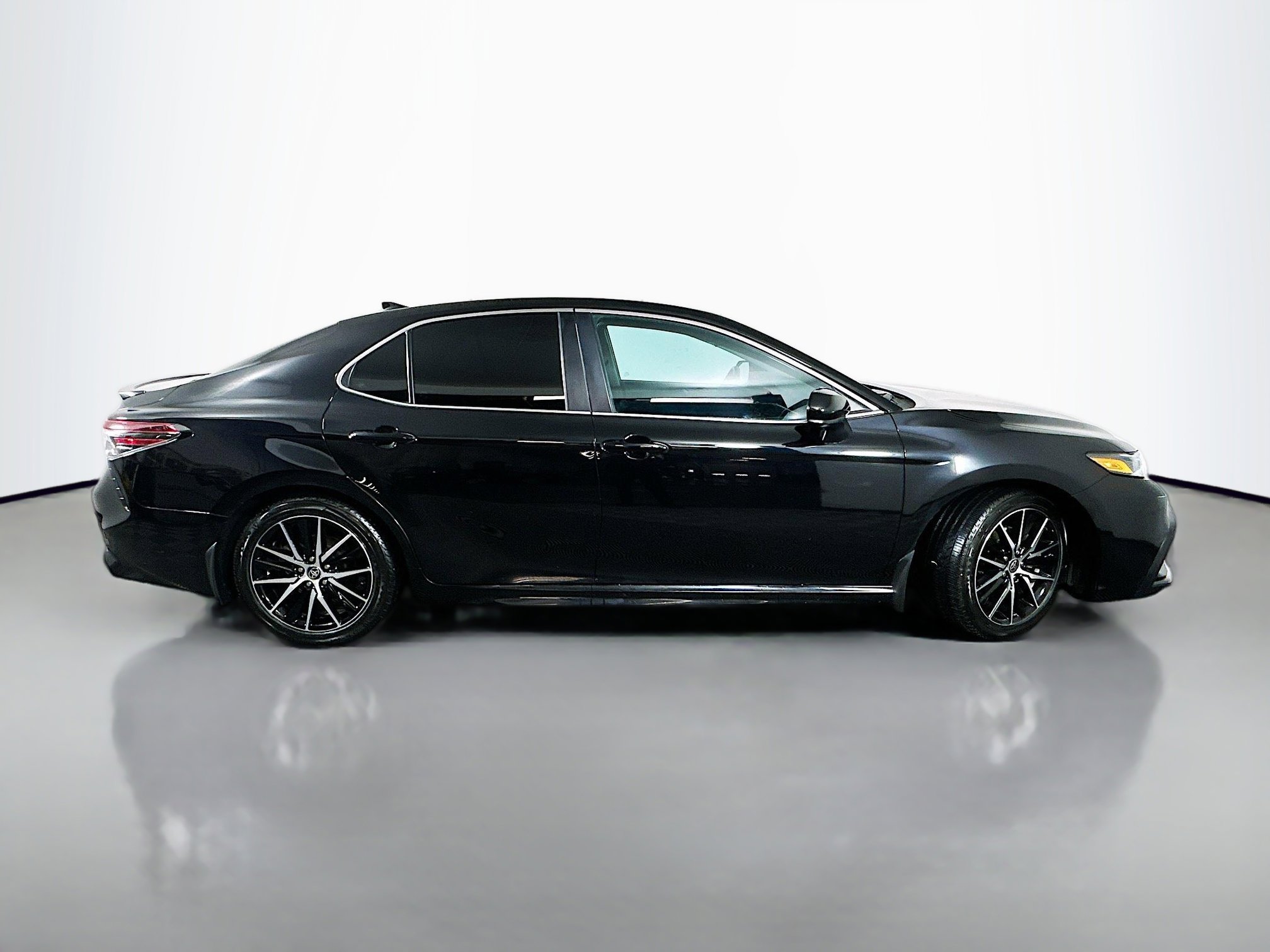 Used 2021 Toyota Camry SE FWD image 8