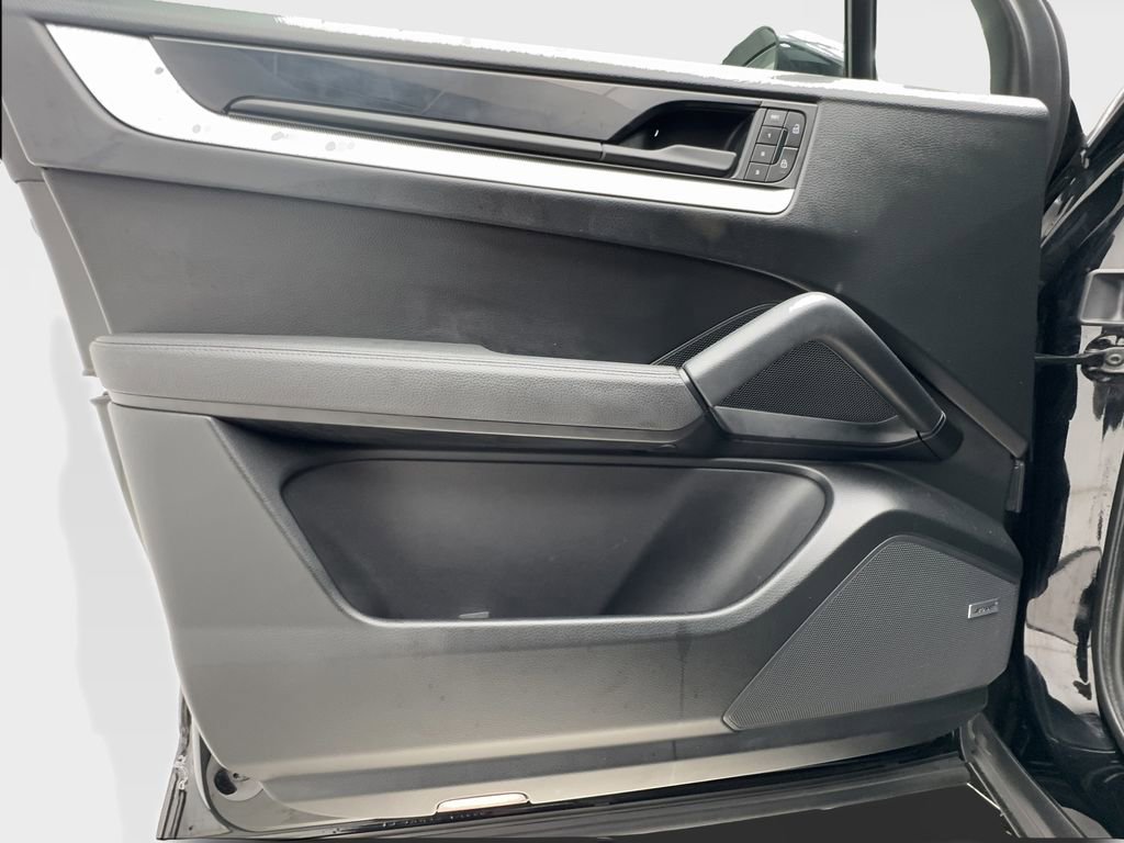 Used 2024 Porsche Cayenne Coupe image 23