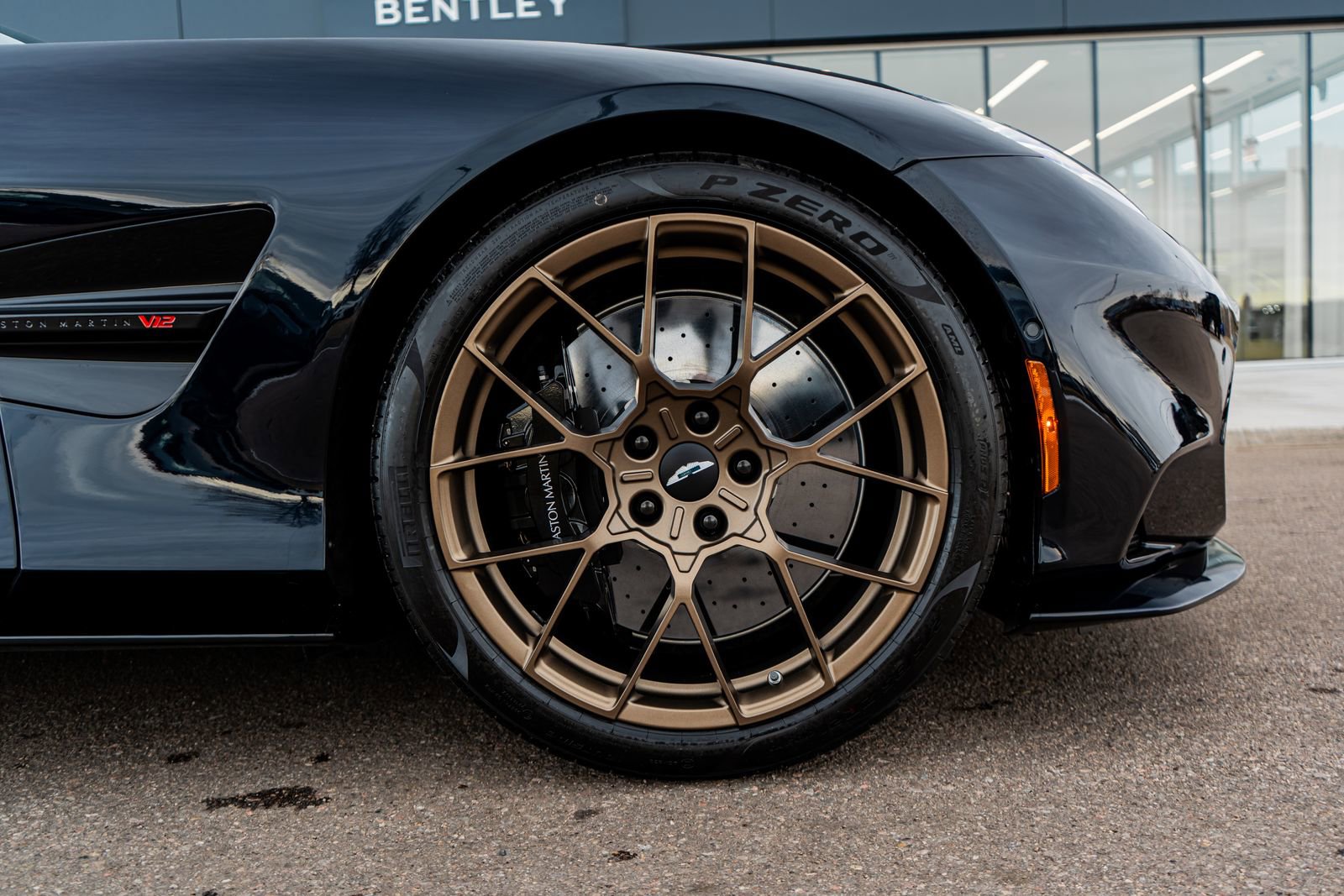 Used 2025 Aston Martin Vanquish V12 image 16