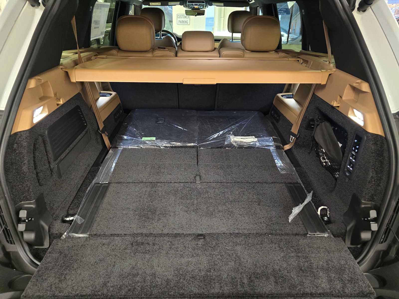 New 2025 Land Rover Range Rover Long Wheelbase SE AWD/4WD image 15