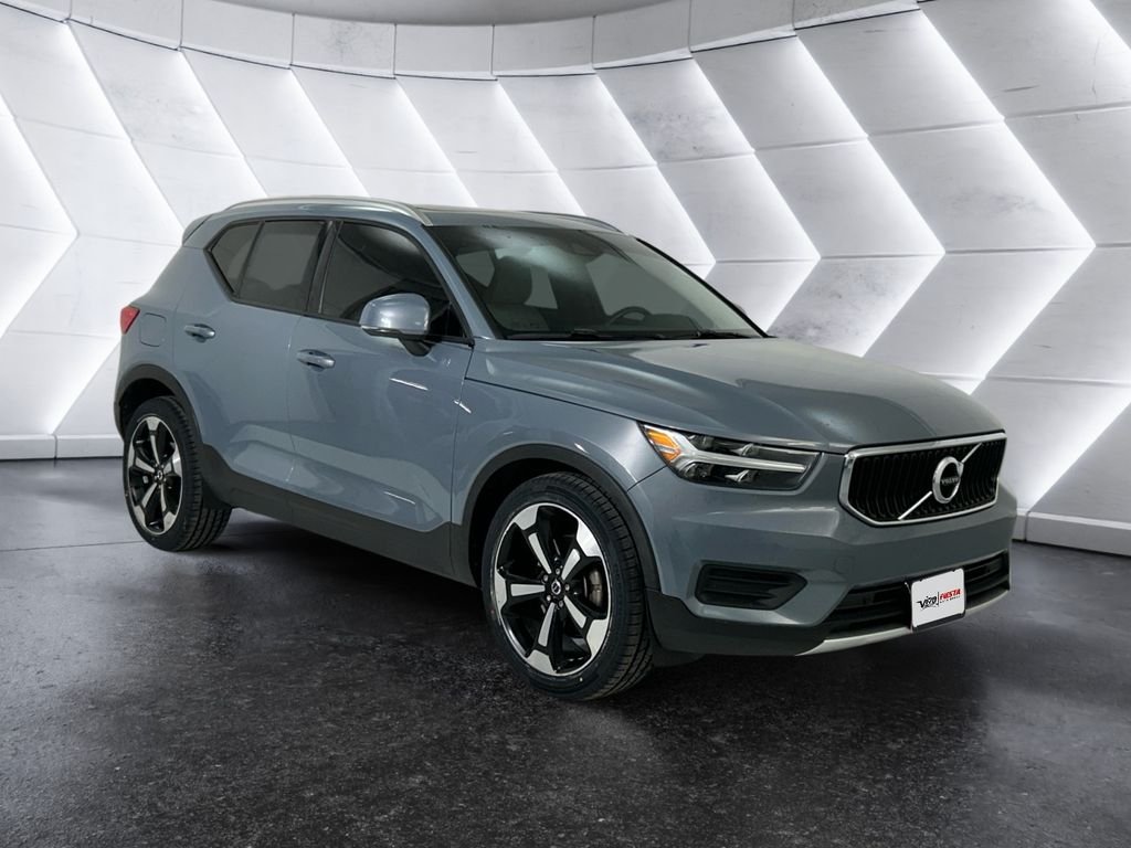 Used 2020 Volvo XC40 T5 Momentum