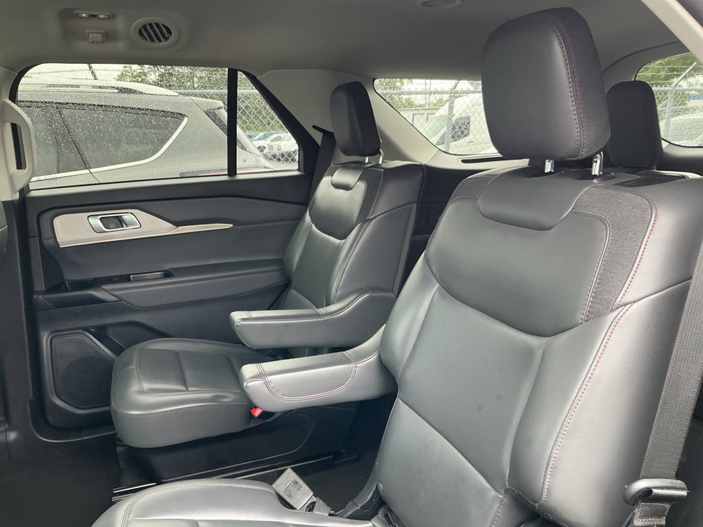Used 2025 Ford Explorer Active w/ Active Comfort Package RWD image 17