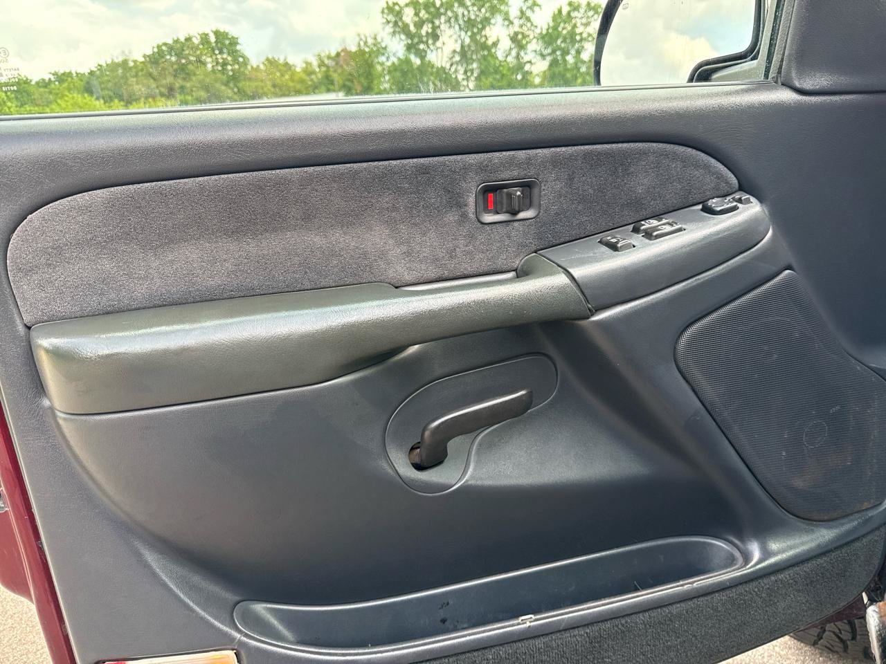 Used 2000 Chevrolet Silverado 1500 LS AWD/4WD image 13