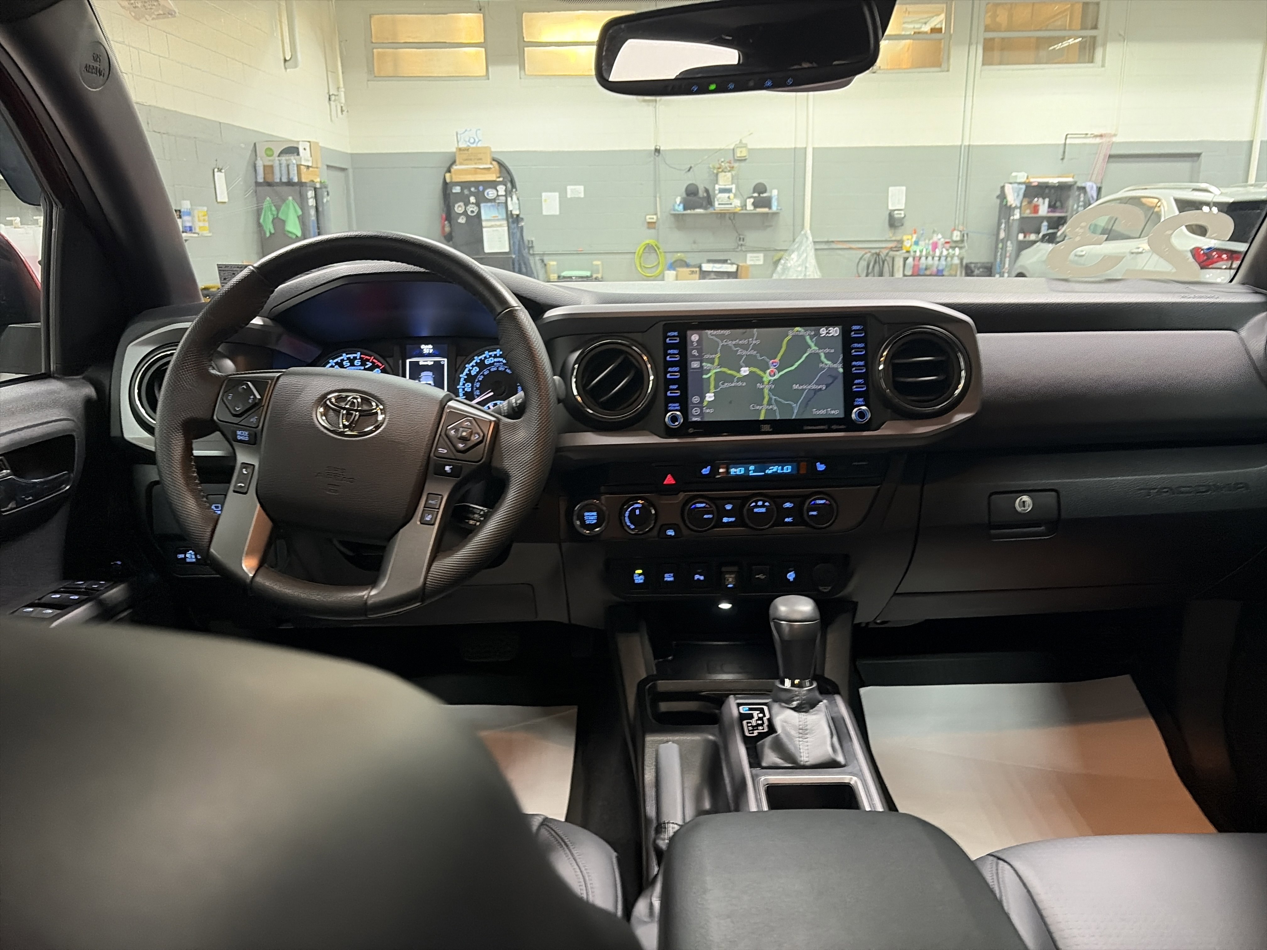 Used 2023 Toyota Tacoma TRD Off-Road w/ TRD Premium Off Road Package AWD/4WD image 29