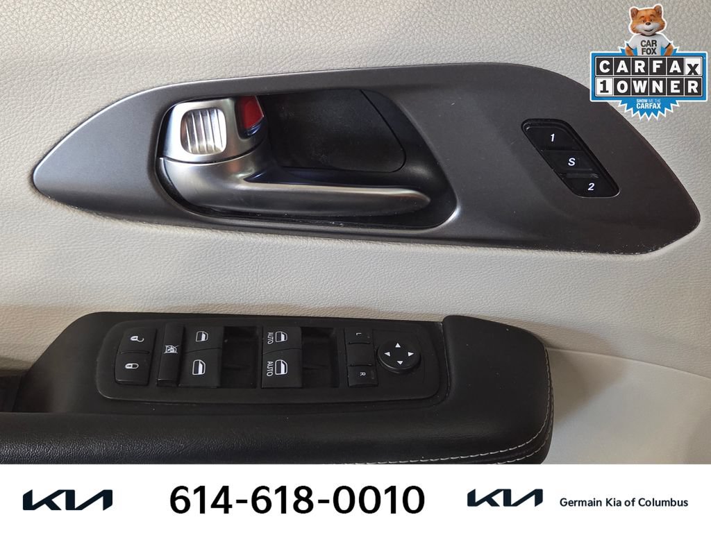 Used 2023 Chrysler Pacifica Touring-L FWD image 25