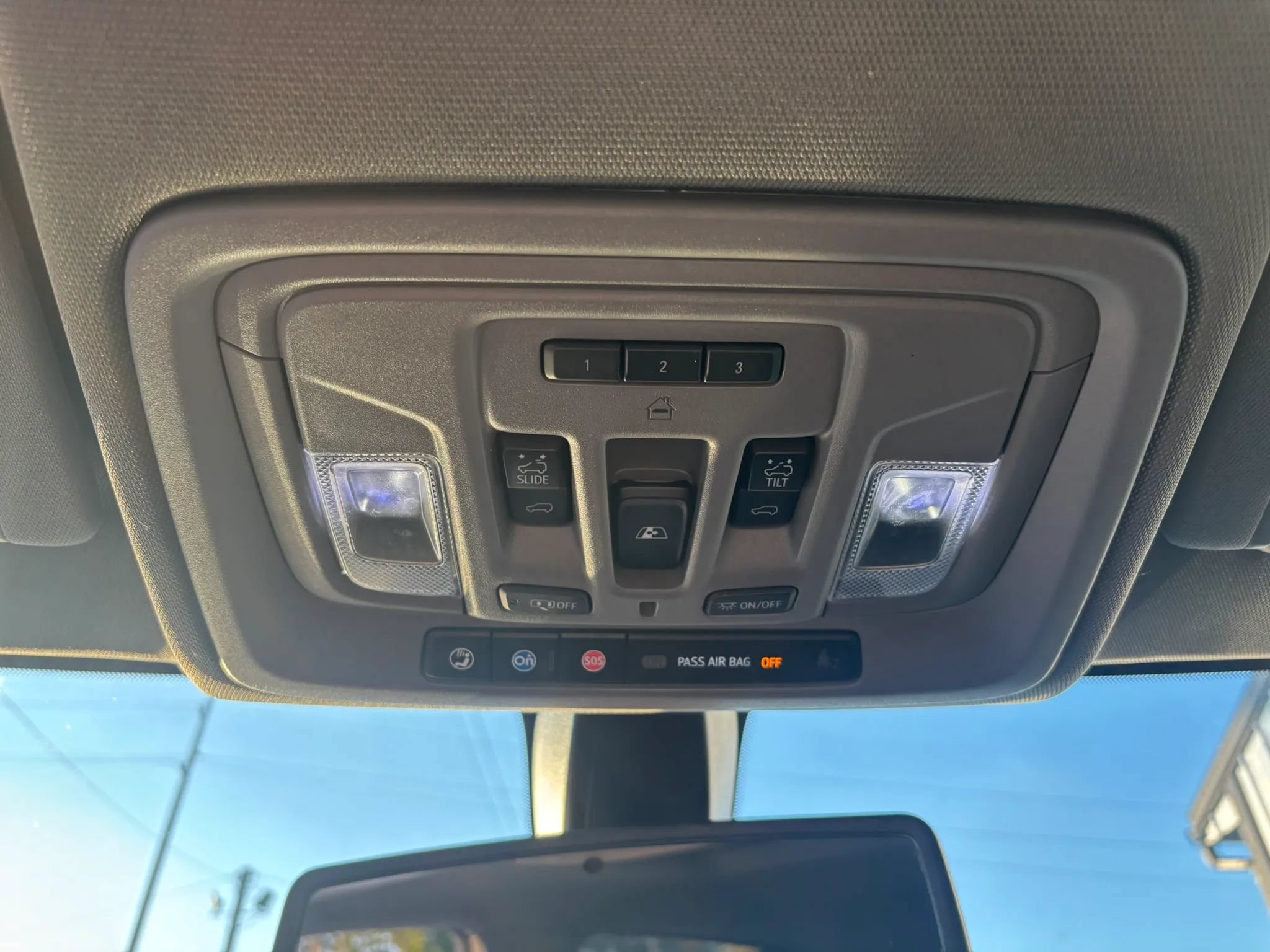 Used 2021 Chevrolet Silverado 1500 LTZ AWD/4WD image 29
