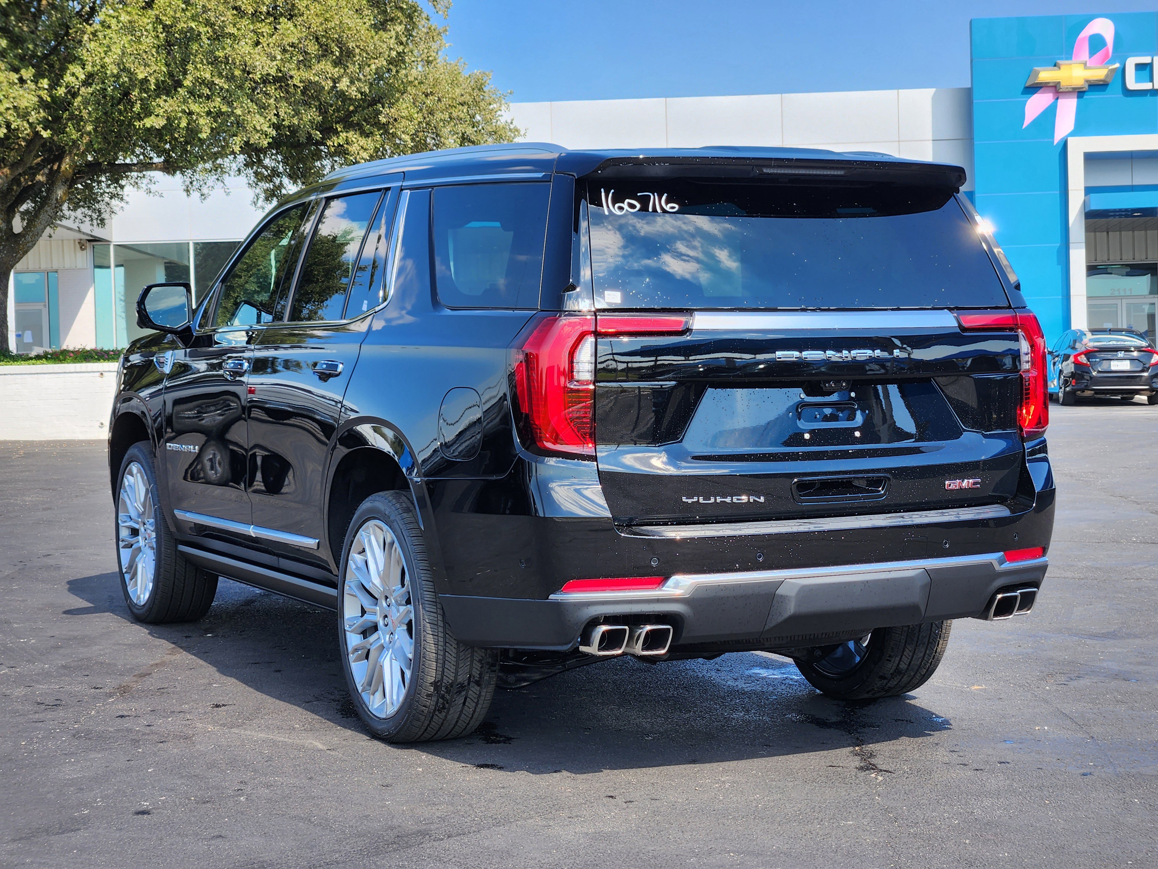 New 2026 GMC Yukon Denali w/ Denali Reserve Package image 3
