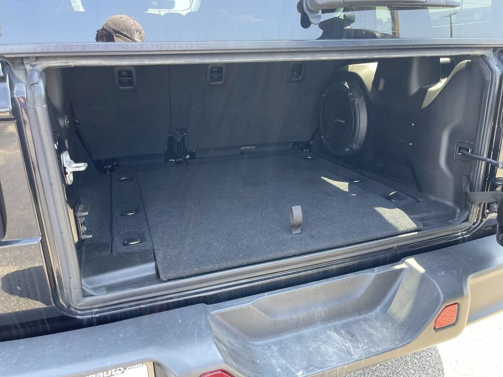 Used 2022 Jeep Wrangler Unlimited Sahara AWD/4WD image 23