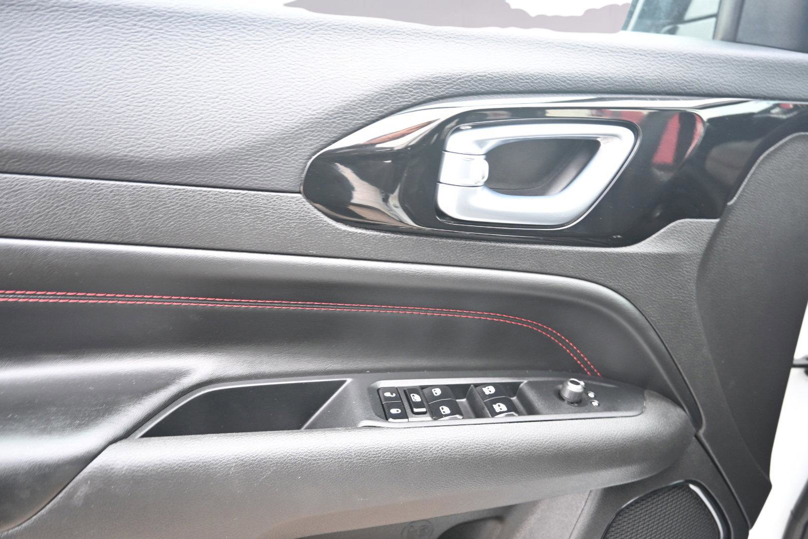 Used 2024 Jeep Compass Trailhawk image 16
