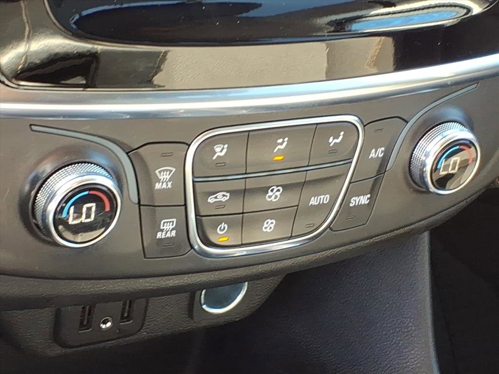 Used 2021 Chevrolet Traverse LS image 25