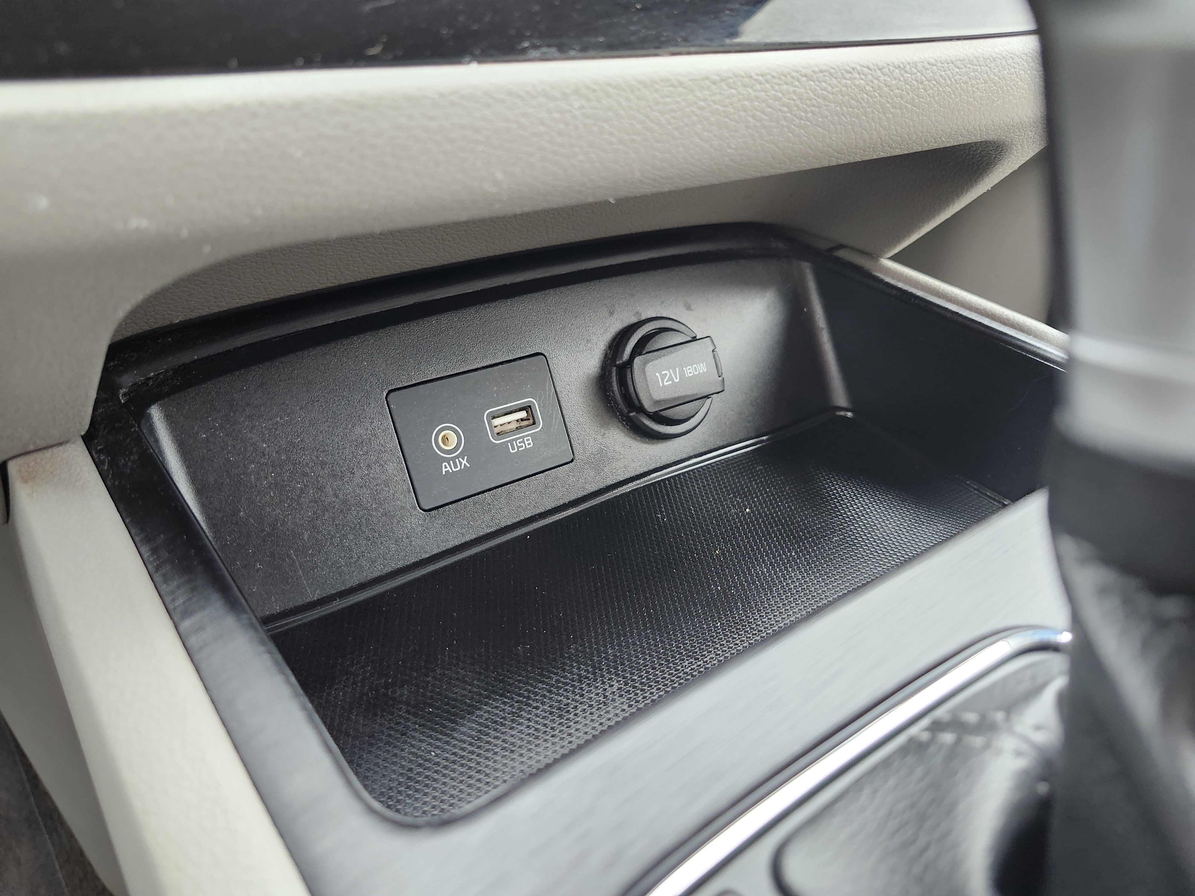 Used 2021 Kia Sedona LX image 6