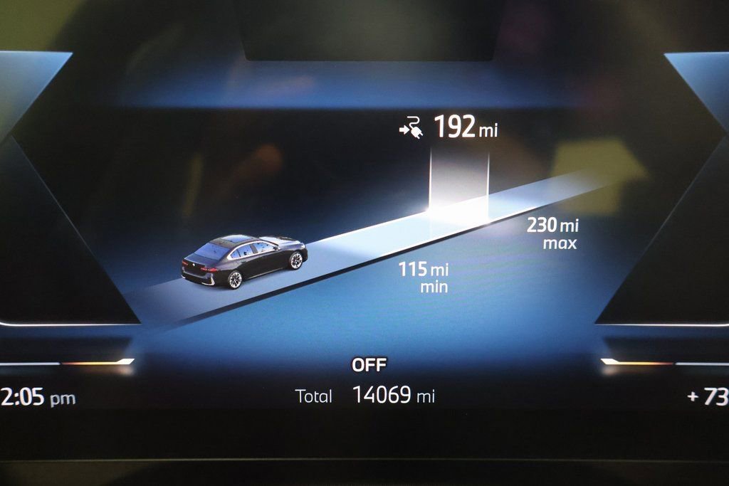 Used 2025 BMW i5 xDrive40 image 17